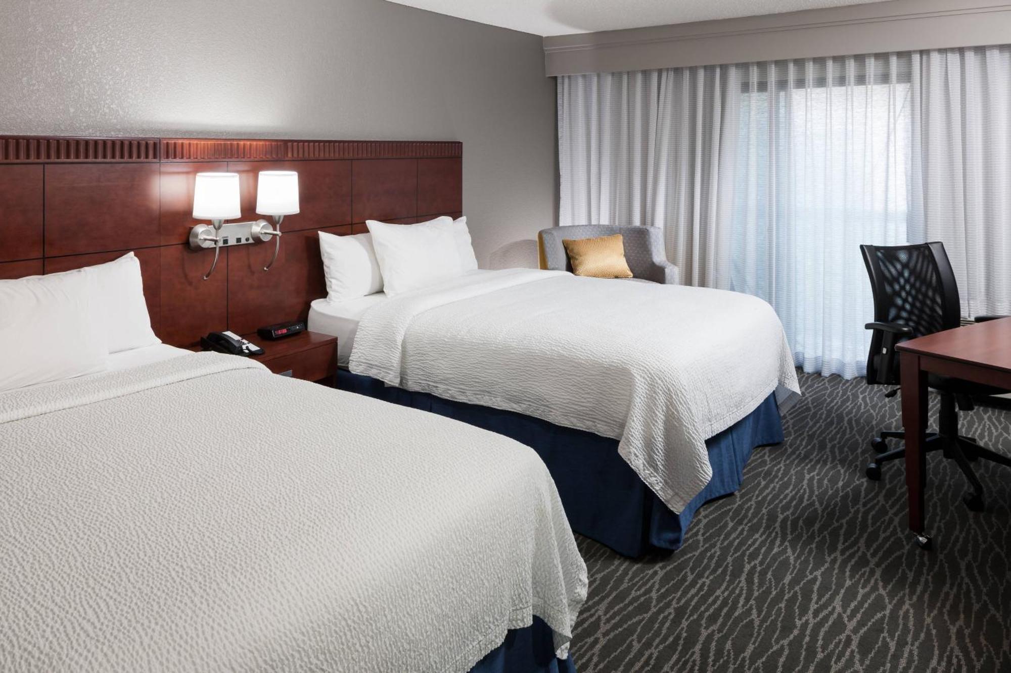 Отель Courtyard By Marriott Уэйко Экстерьер фото